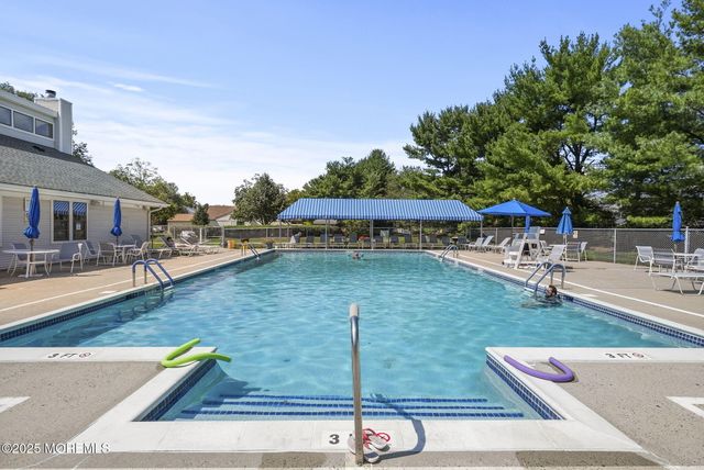 237 Wycoff Way W, East Brunswick, NJ 08816