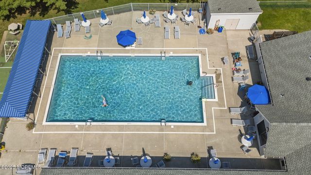 237 Wycoff Way W, East Brunswick, NJ 08816