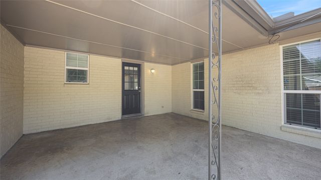 1924 Dakar Road E, Fort Worth, TX 76116