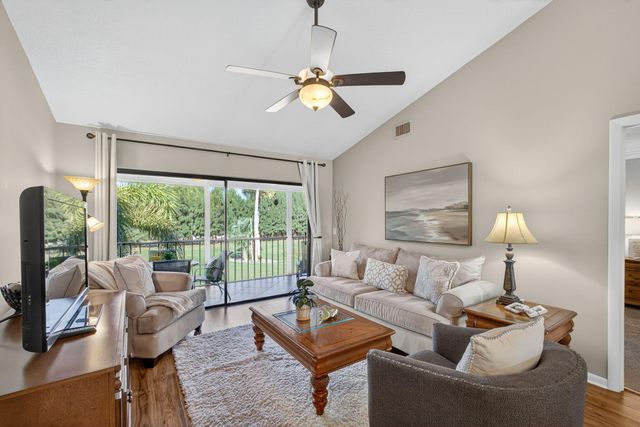 202 Pinecrest Circle B, Jupiter, FL 33458