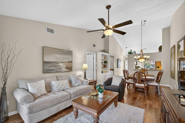 202 Pinecrest Circle B, Jupiter, FL 33458