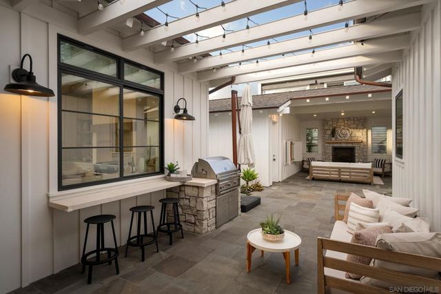 1023 Stratford Ct, Del Mar, CA 92014