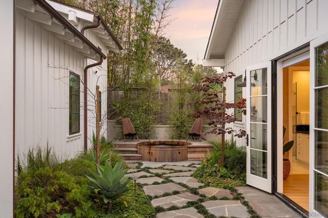 1023 Stratford Ct, Del Mar, CA 92014