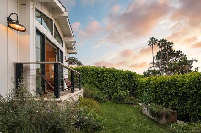 1023 Stratford Ct, Del Mar, CA 92014
