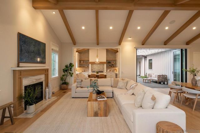 1023 Stratford Ct, Del Mar, CA 92014