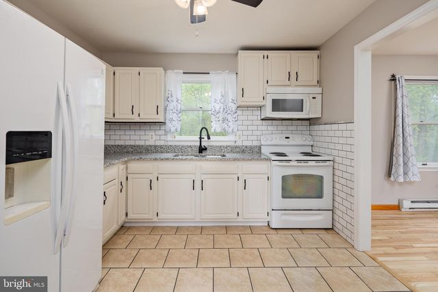 335 YORKSHIRE DR, Hagerstown, MD 21740