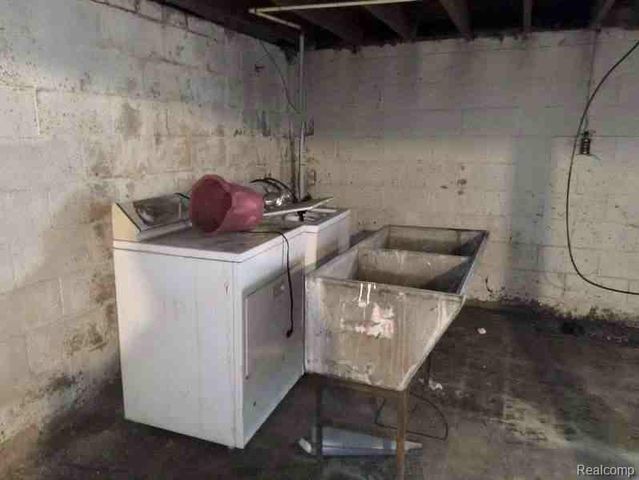 15431 Strathmoor Street, Detroit, MI 48227