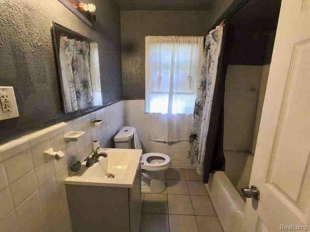 15431 Strathmoor Street, Detroit, MI 48227