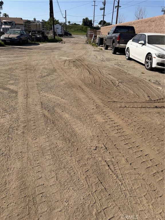 Image 5 of property listing at 1966 W Rialto, San Bernardino, CA 92410