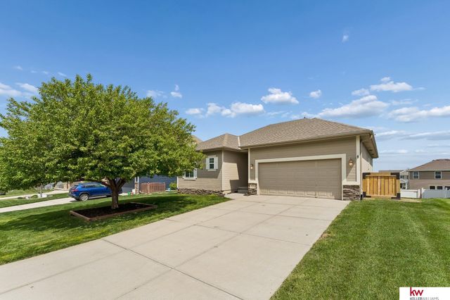 10609 S 111th Street, Papillion, NE 68046
