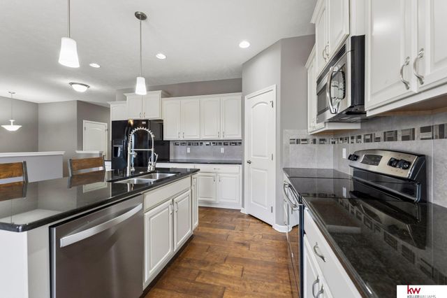 10609 S 111th Street, Papillion, NE 68046