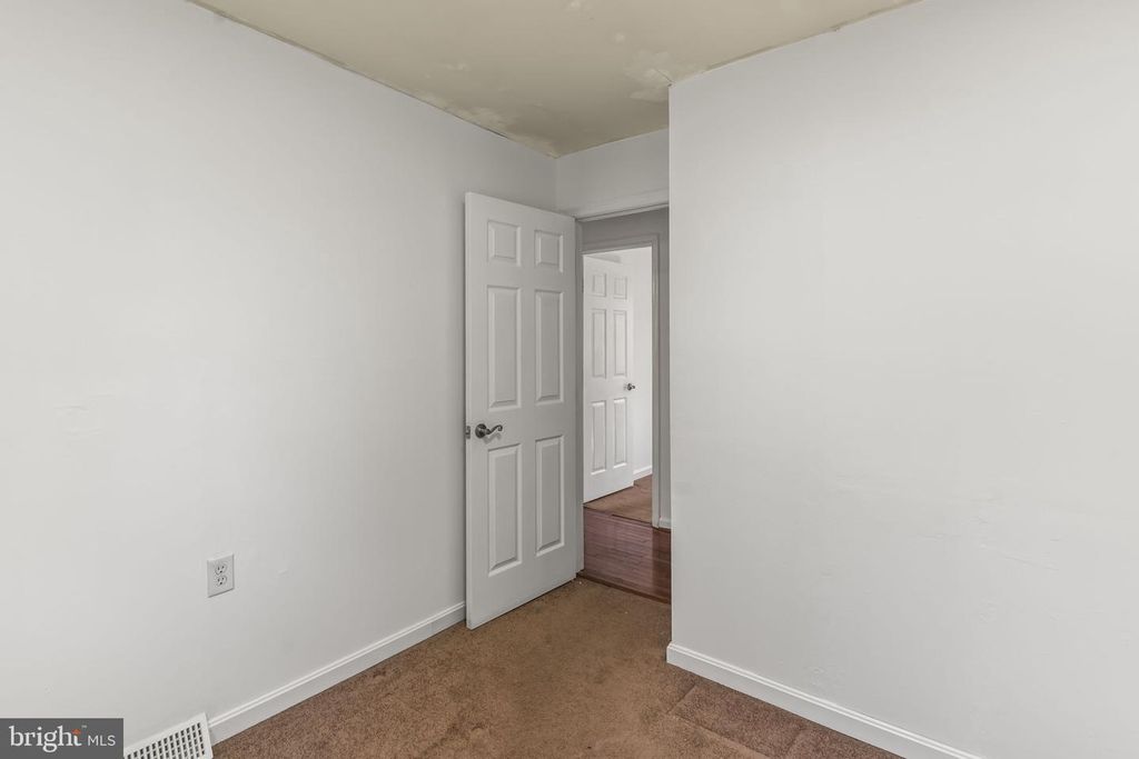 Image 17 of property listing at 8400 WARREN DR, Pomfret, MD 20675