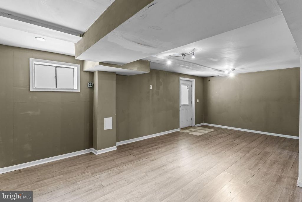 Image 20 of property listing at 8400 WARREN DR, Pomfret, MD 20675