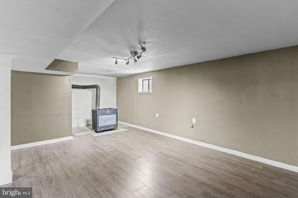 Image 21 of property listing at 8400 WARREN DR, Pomfret, MD 20675