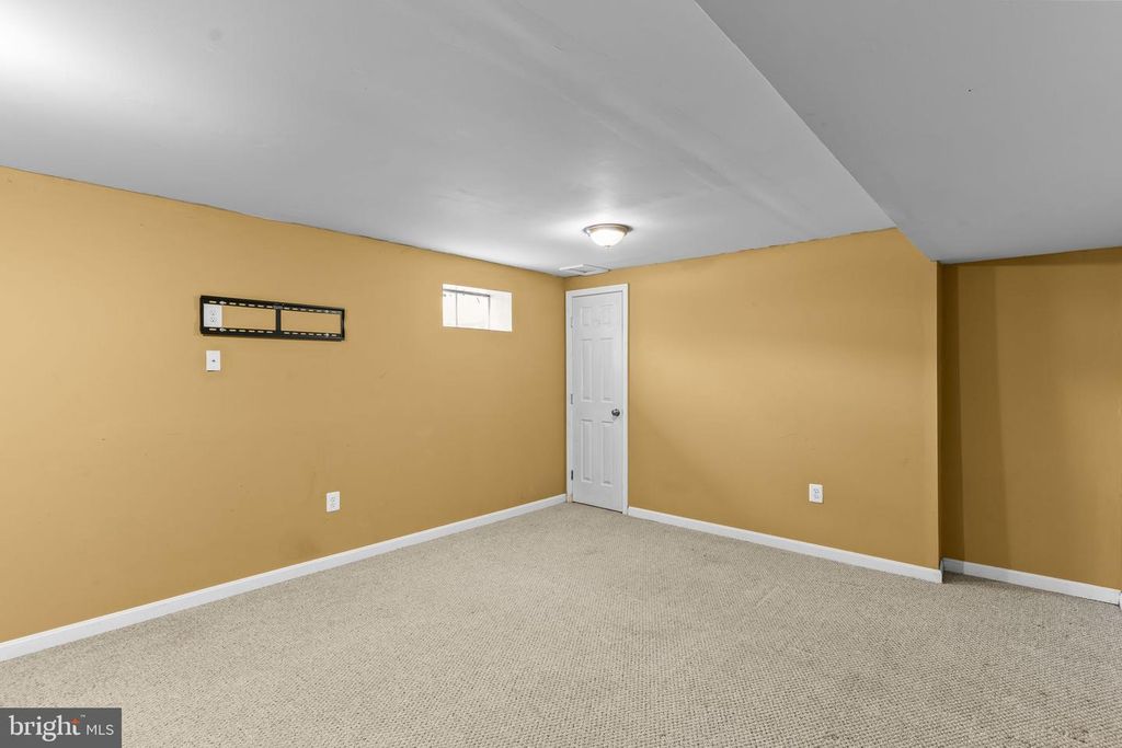 Image 23 of property listing at 8400 WARREN DR, Pomfret, MD 20675