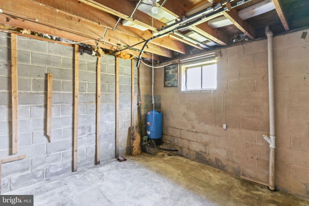 Image 25 of property listing at 8400 WARREN DR, Pomfret, MD 20675