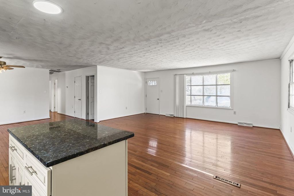 Image 3 of property listing at 8400 WARREN DR, Pomfret, MD 20675