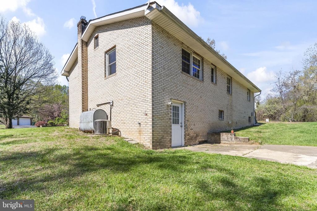 Image 32 of property listing at 8400 WARREN DR, Pomfret, MD 20675