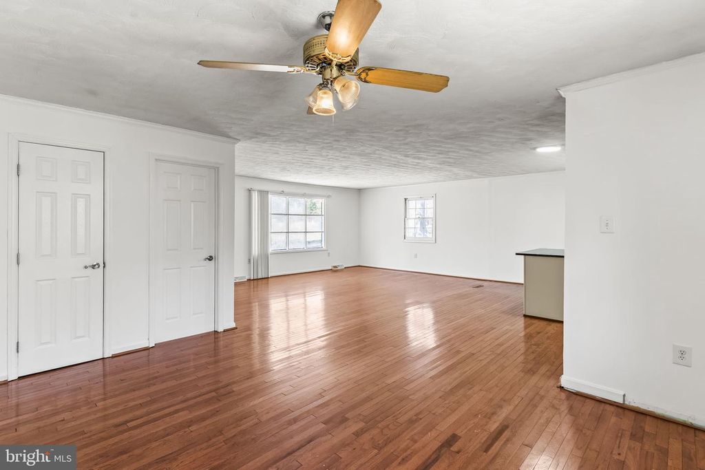 Image 8 of property listing at 8400 WARREN DR, Pomfret, MD 20675