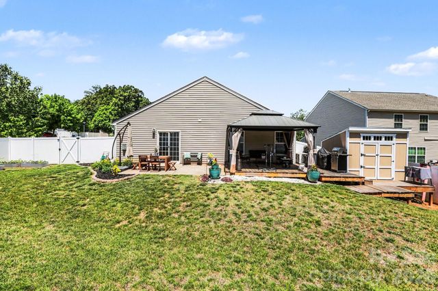 4727 Mcclure Road, Charlotte, NC 28216
