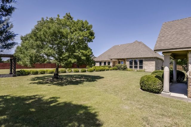 1320 N Creek Circle, Waxahachie, TX 75165