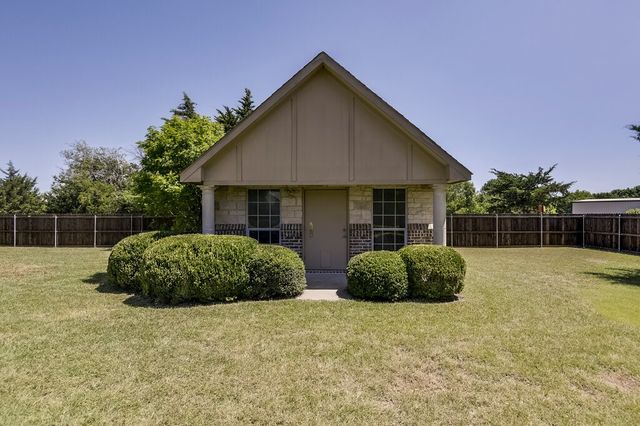 1320 N Creek Circle, Waxahachie, TX 75165