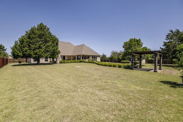 1320 N Creek Circle, Waxahachie, TX 75165