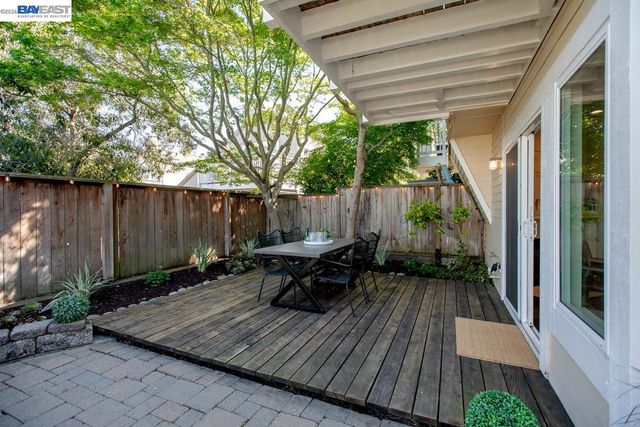 31 Oak Park Dr, Alameda, CA 94502