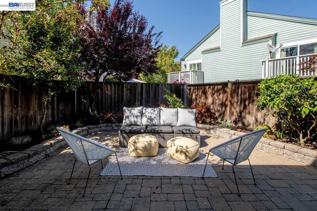 31 Oak Park Dr, Alameda, CA 94502