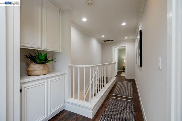 31 Oak Park Dr, Alameda, CA 94502