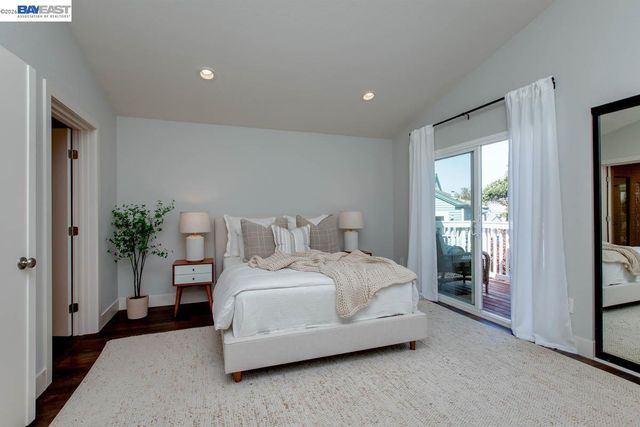 31 Oak Park Dr, Alameda, CA 94502