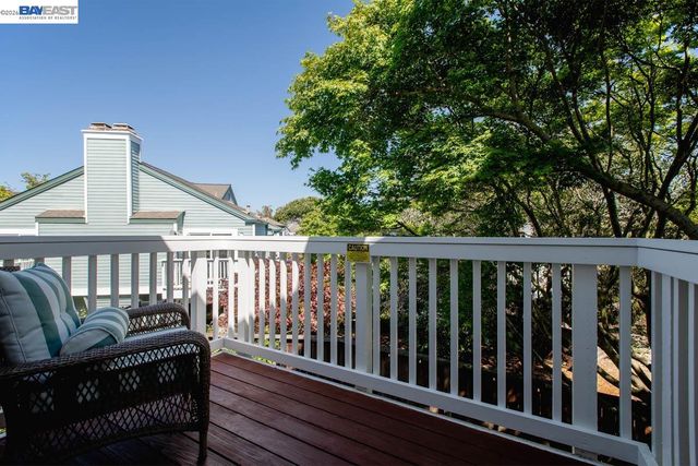 31 Oak Park Dr, Alameda, CA 94502