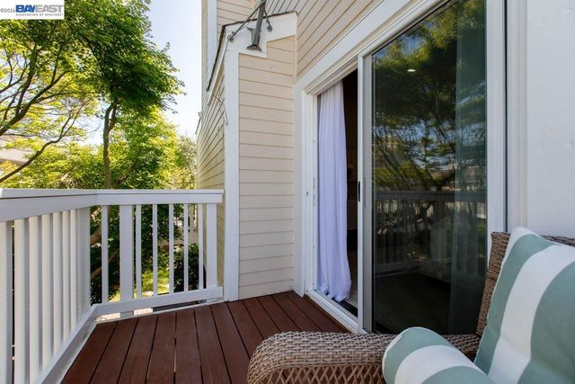 31 Oak Park Dr, Alameda, CA 94502