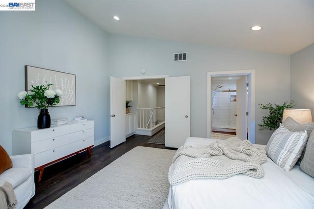 31 Oak Park Dr, Alameda, CA 94502