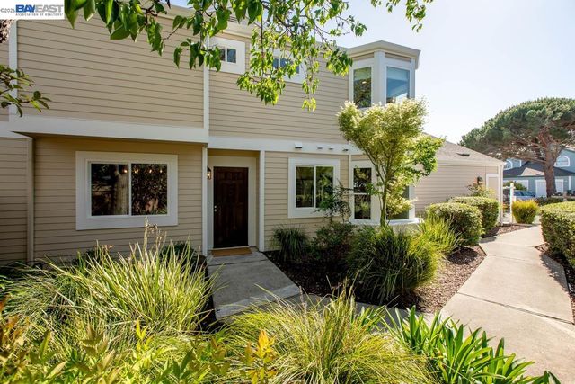 31 Oak Park Dr, Alameda, CA 94502