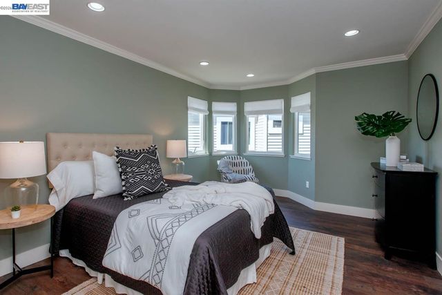 31 Oak Park Dr, Alameda, CA 94502