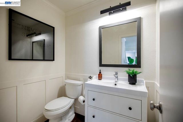 31 Oak Park Dr, Alameda, CA 94502