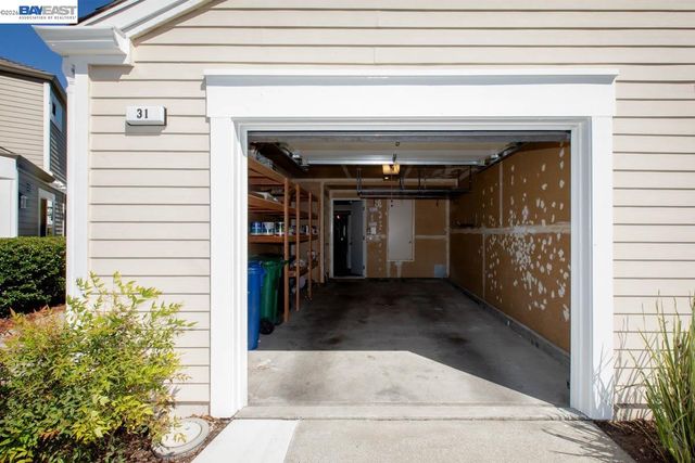 31 Oak Park Dr, Alameda, CA 94502