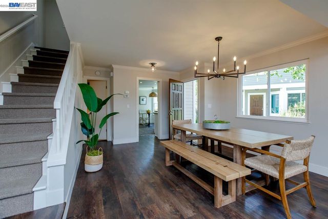 31 Oak Park Dr, Alameda, CA 94502