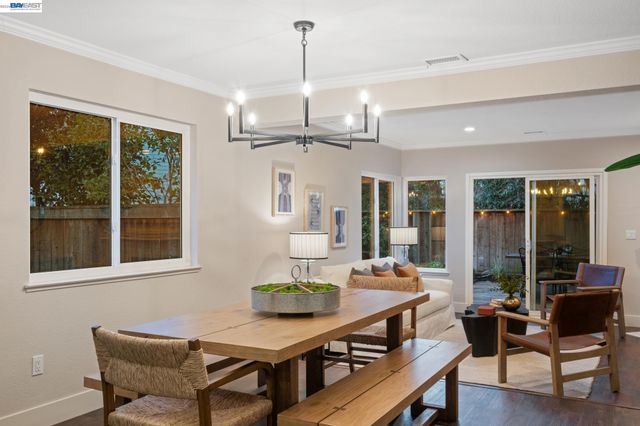 31 Oak Park Dr, Alameda, CA 94502