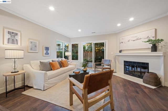 31 Oak Park Dr, Alameda, CA 94502