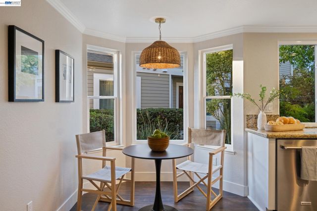 31 Oak Park Dr, Alameda, CA 94502