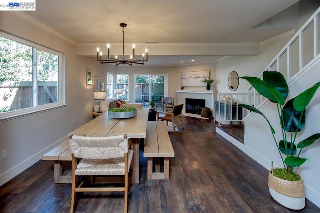 31 Oak Park Dr, Alameda, CA 94502