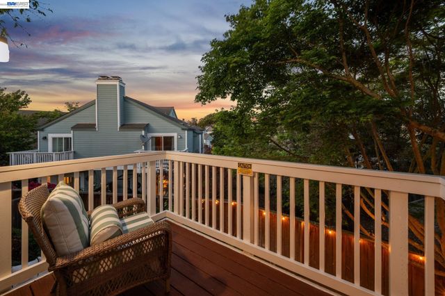 31 Oak Park Dr, Alameda, CA 94502