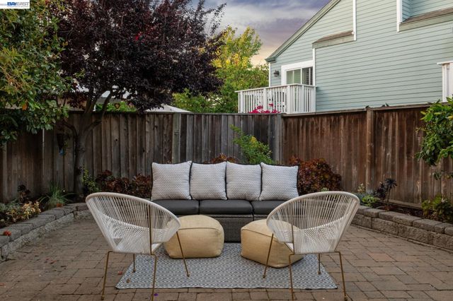 31 Oak Park Dr, Alameda, CA 94502