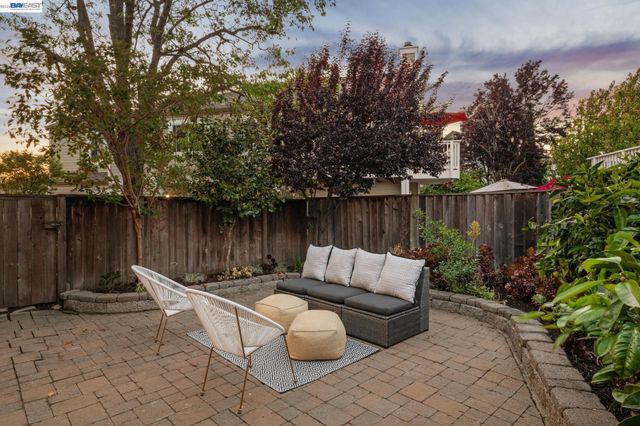 31 Oak Park Dr, Alameda, CA 94502