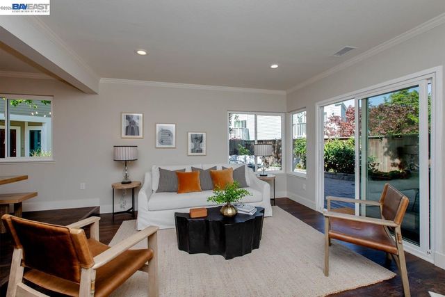 31 Oak Park Dr, Alameda, CA 94502