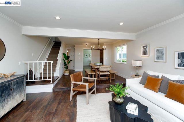 31 Oak Park Dr, Alameda, CA 94502