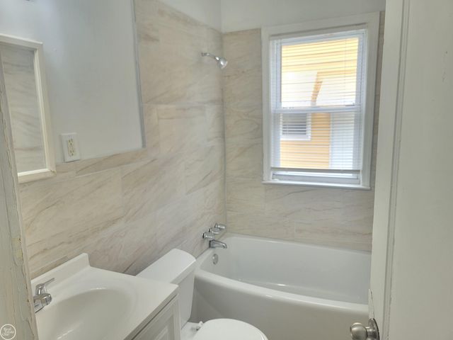 305 South Boulevard W Boulevard, Pontiac, MI 48341