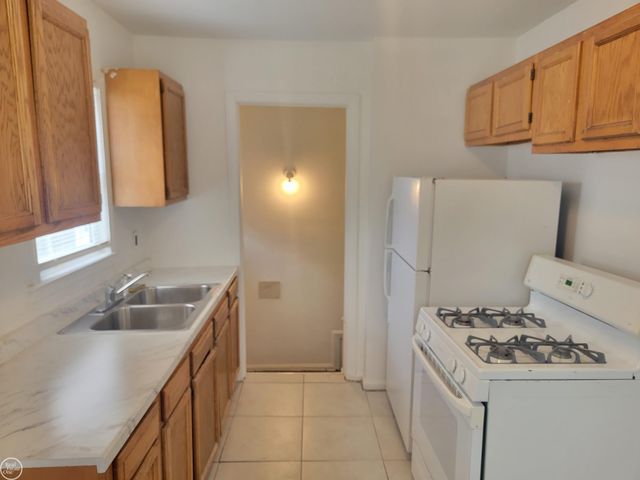 305 South Boulevard W Boulevard, Pontiac, MI 48341